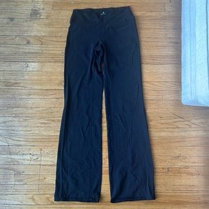 Black athleta yoga pants